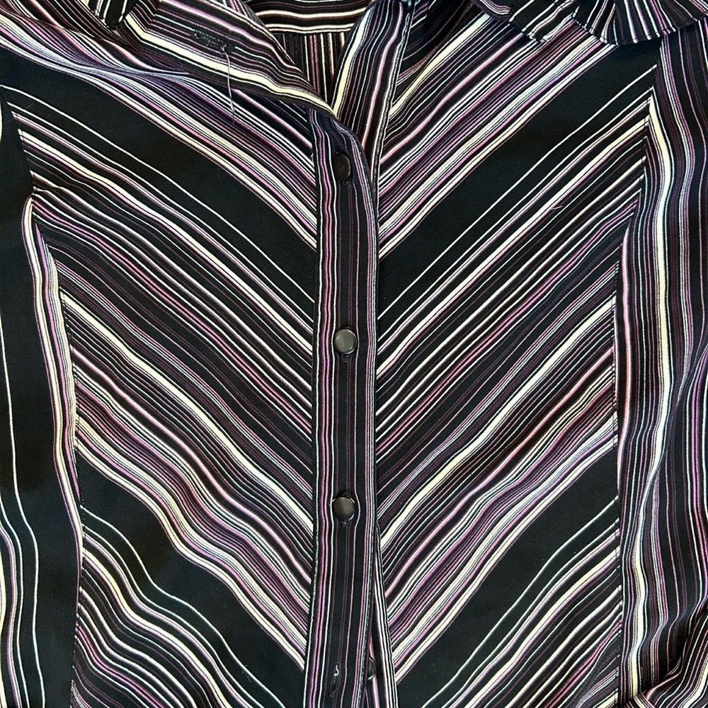 chic button up - Picture 4 of 5